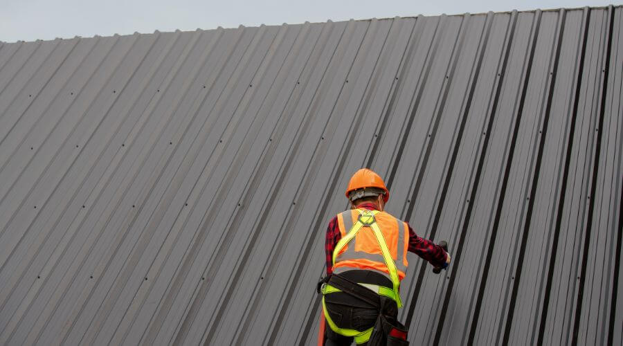 Professional gutter cleaning in Clutier, IA